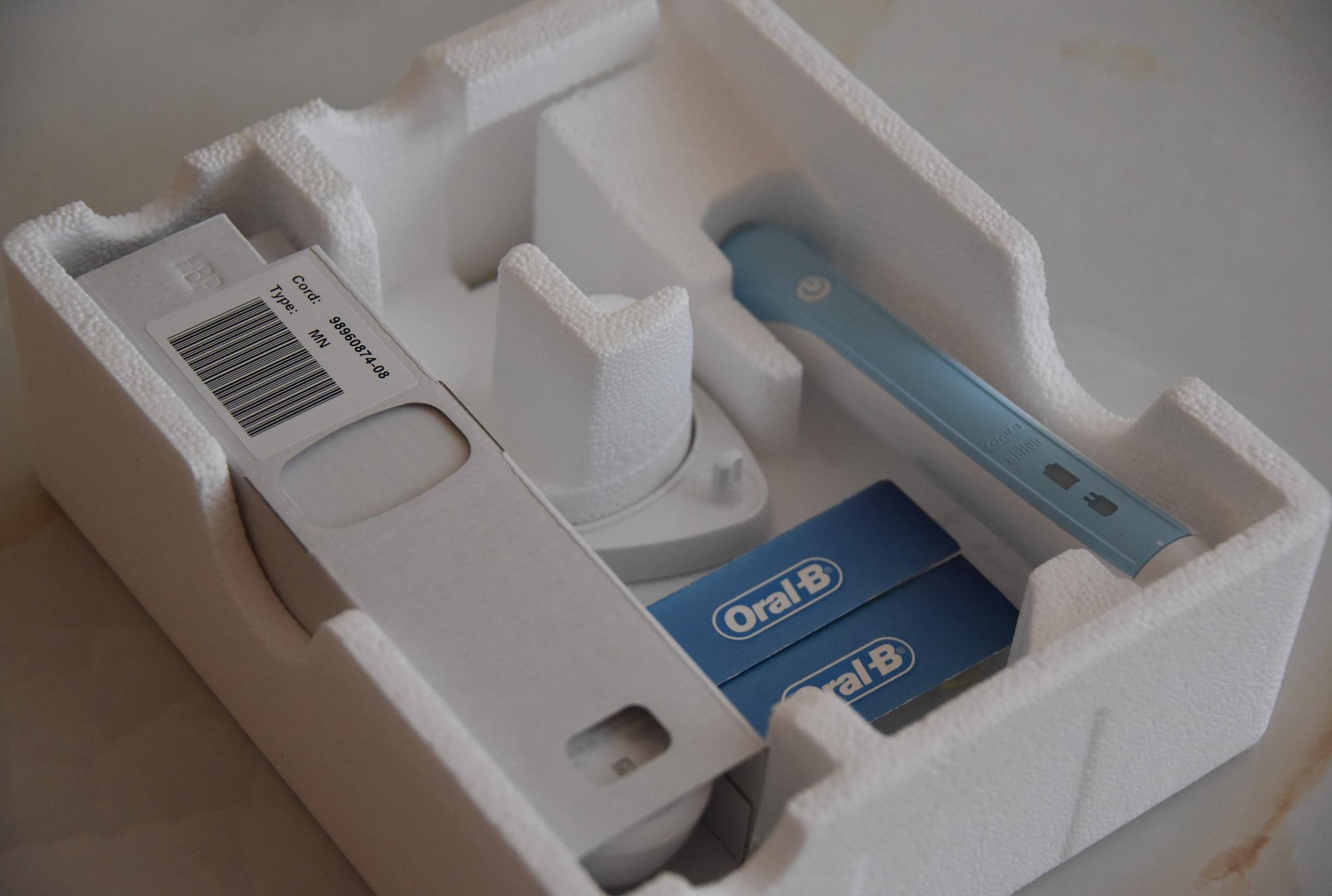 упаковка зубной щетки Oral-B Pro 570 CrossAction