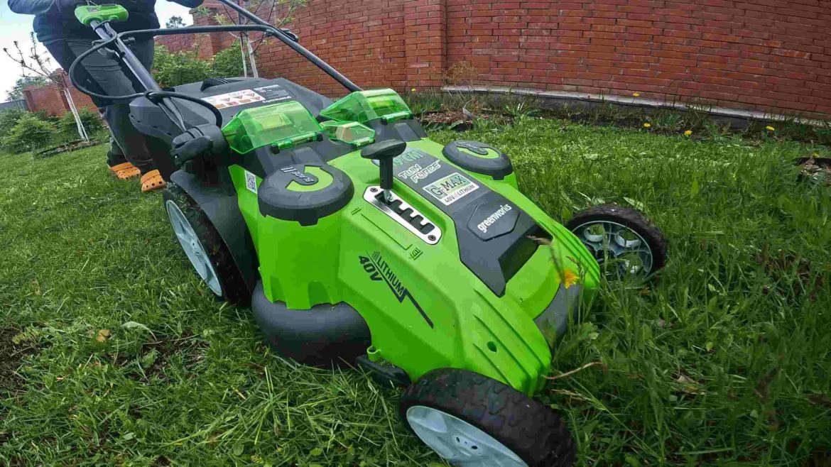 аккумуляторная газонокосилка Greenworks G40LM49DB