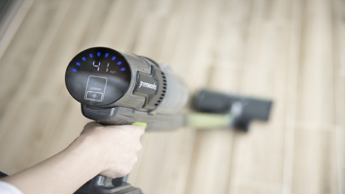 вертикальный пылесос Greenworks GD24SVK4