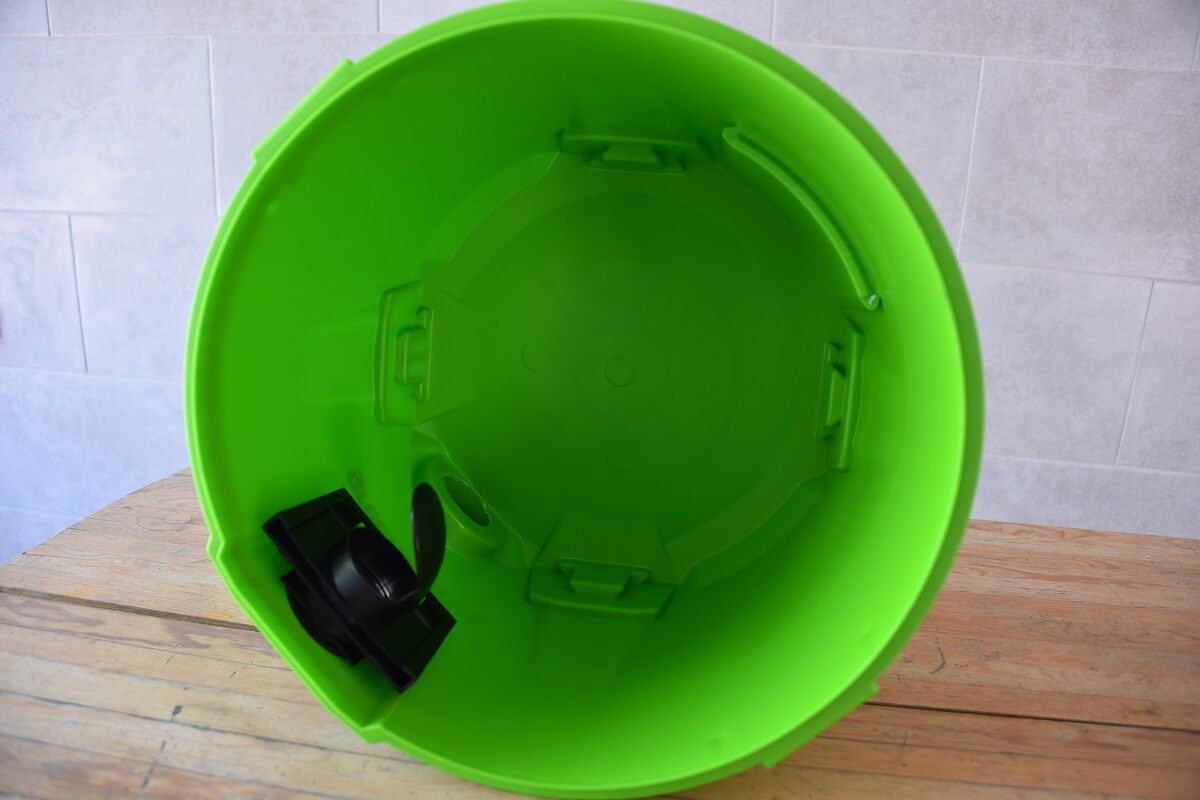объём контейнера для сбора мусора или воды