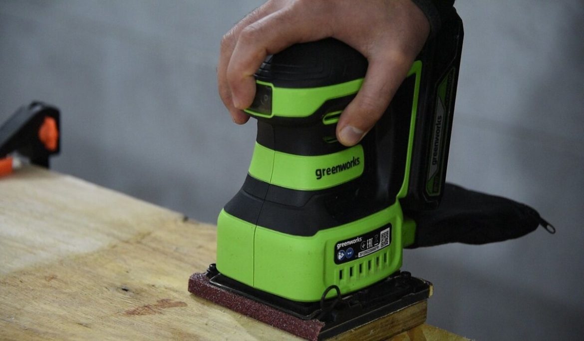 аккумуляторная плоскошлифовальная машина Greenworks G24SS14 внешний вид аккумуляторная плоскошлифовальная машина Greenworks G24SS14