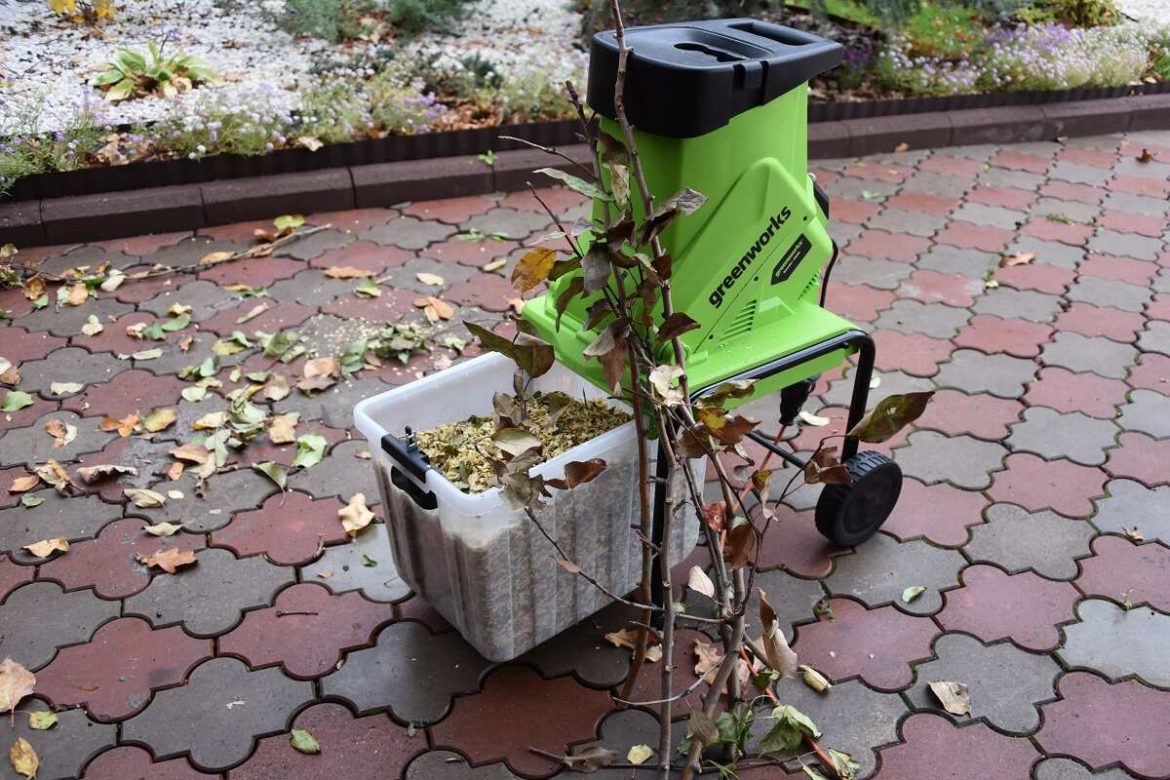 электрический измельчитель Greenworks GACSB